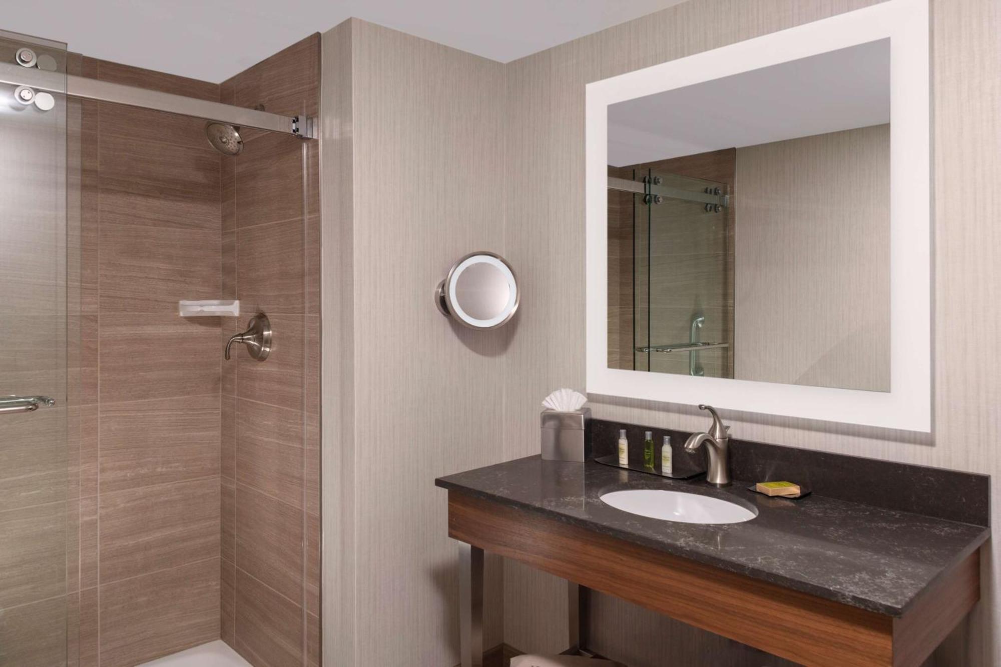 Doubletree By Hilton Hotel Burlington Vermont Exterior foto